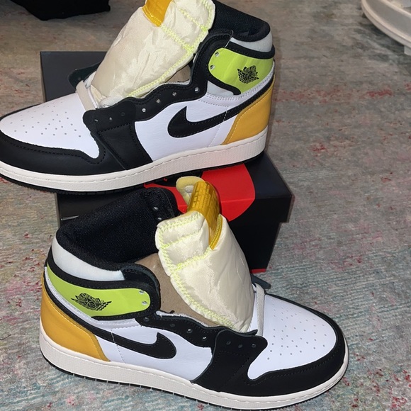 NWB - Air Jordan 1 Retro High OG GS - 7y - Picture 9 of 11